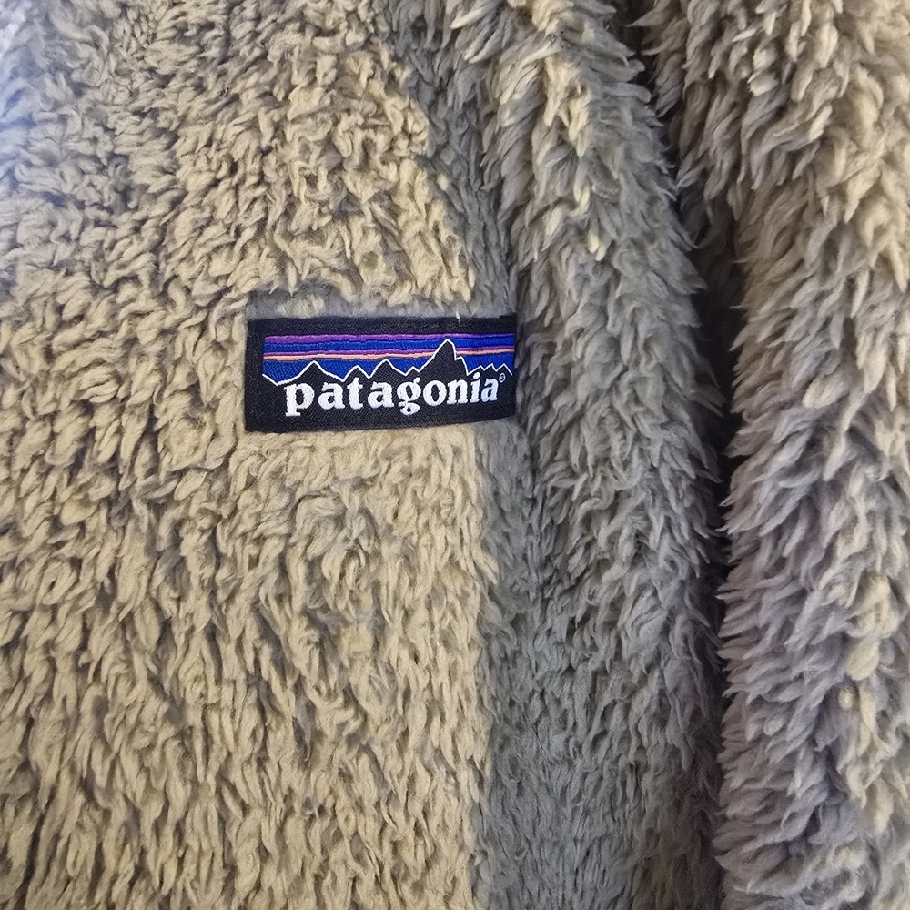 Patagonia Women's Cream Teddy Jacket - Picture 4 of 7